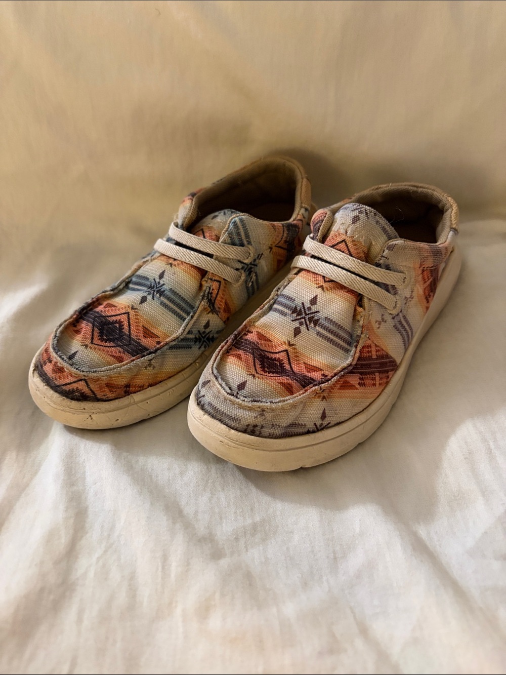 Ariat Kids Aztec Canvas Sneakers in Cream, Orange, Blue